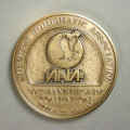 1990_lg_bronze_rev.JPG (100718 bytes)